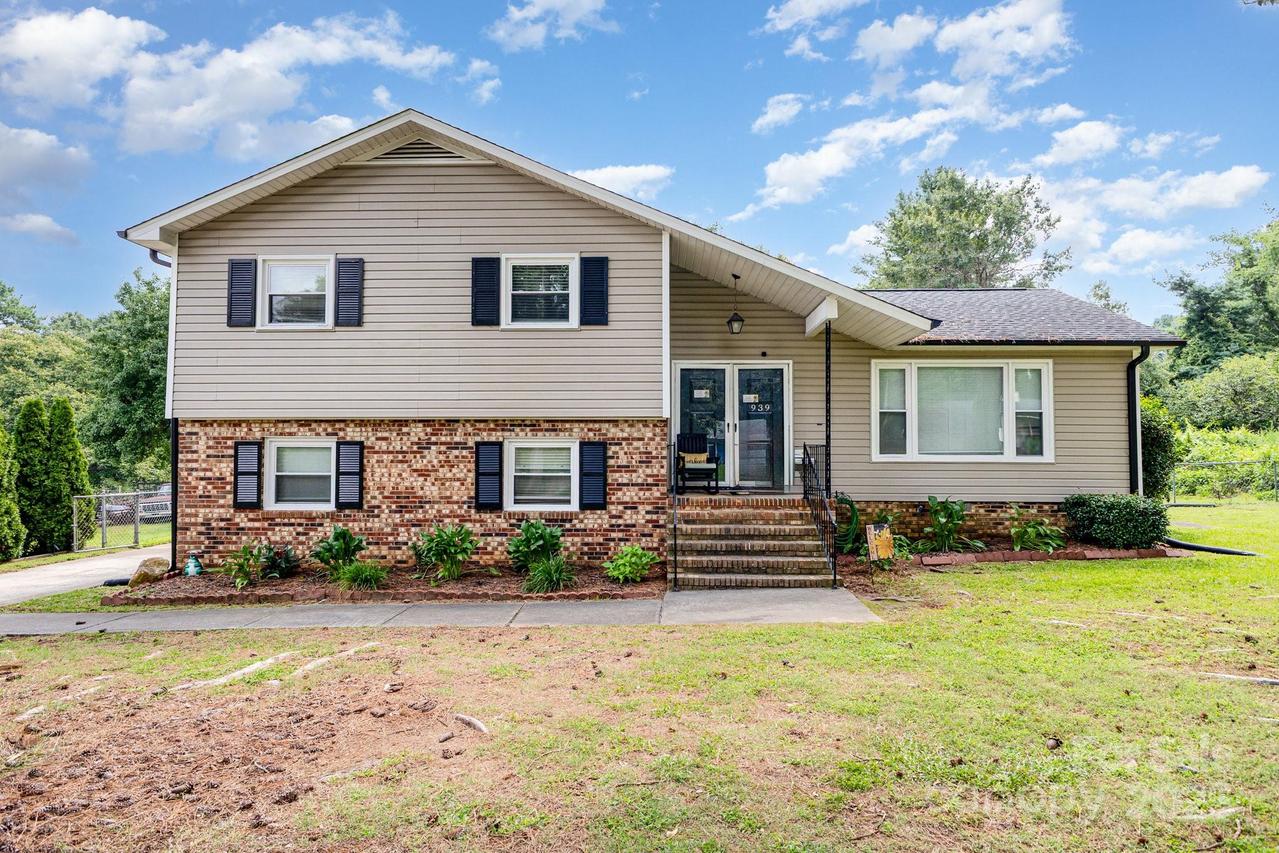 939 Malotte Ln., Gastonia, NC 28054
