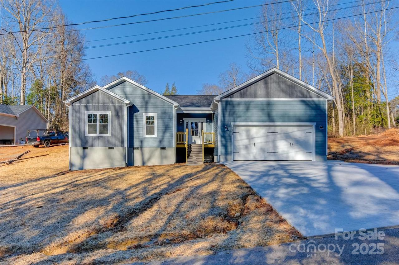 9181 Cherokee Dr., Hickory, NC 28601
