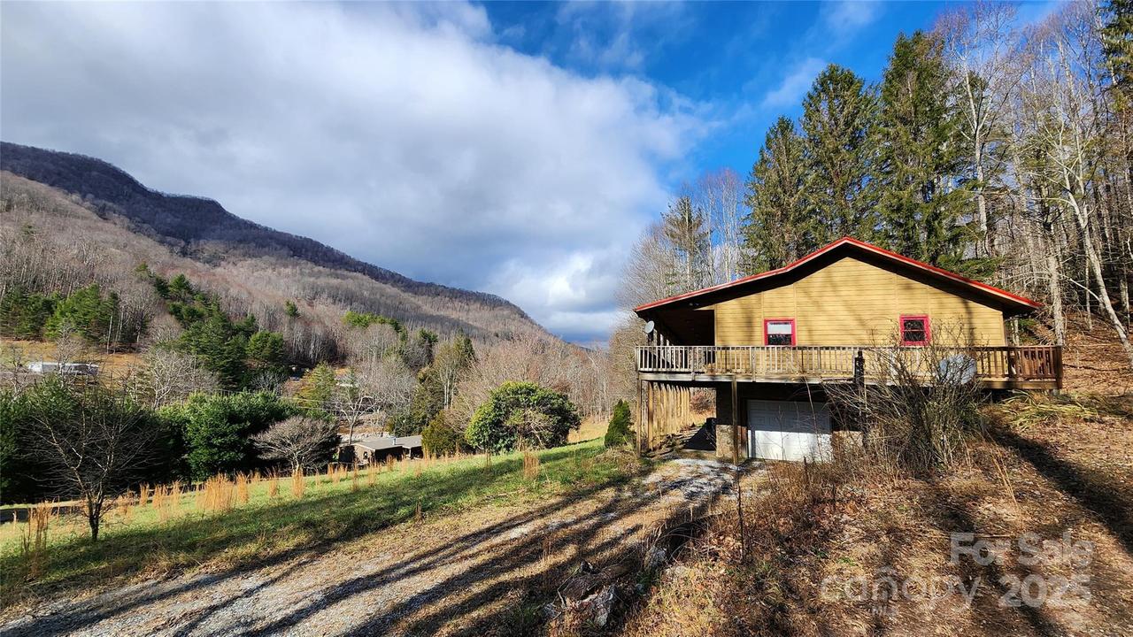145 Winters Ln., Newland, NC 28657