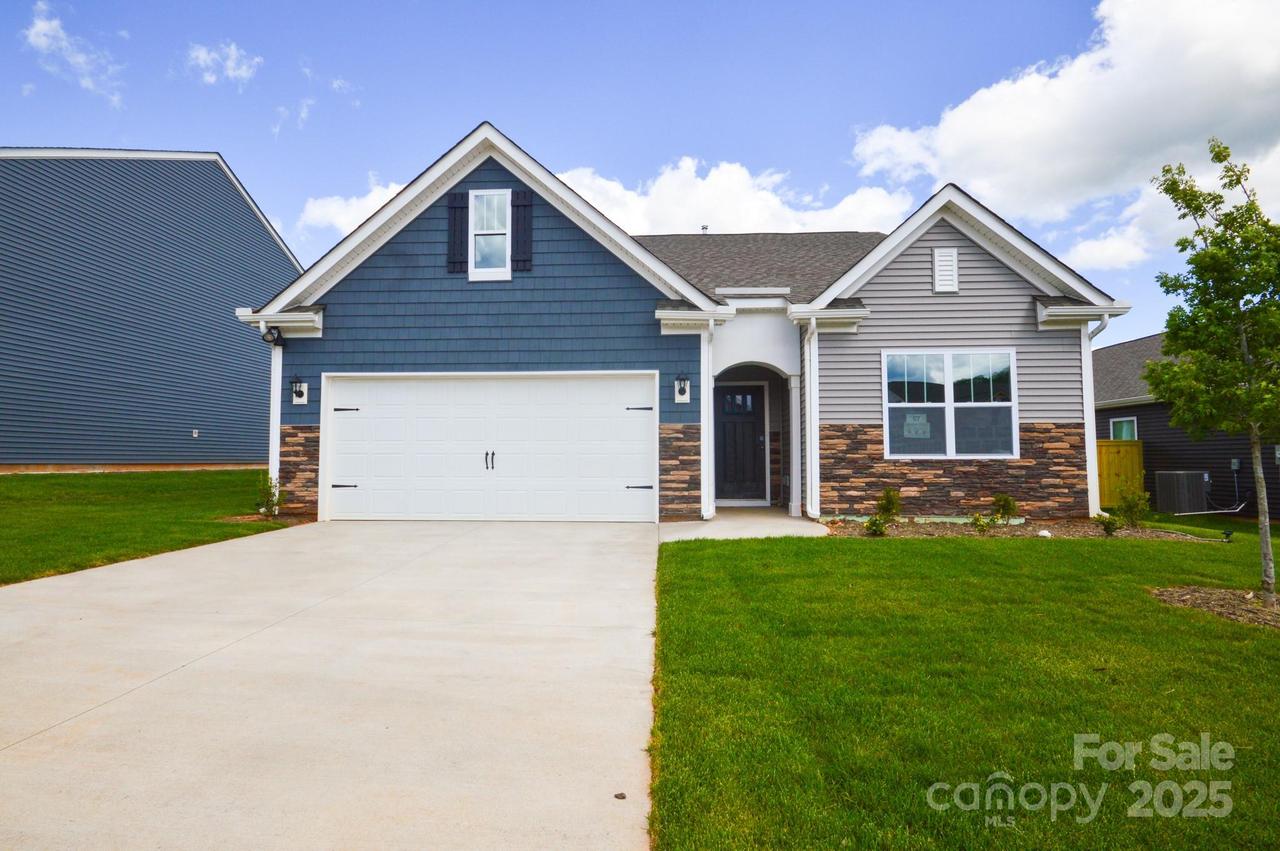 52 Woodvale Dr., Waynesville, NC 28786