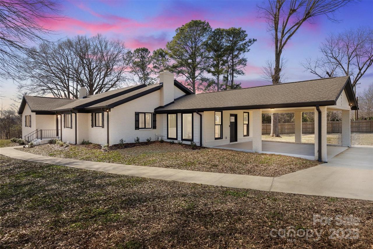 6211 Rock Island Rd., Charlotte, NC 28278