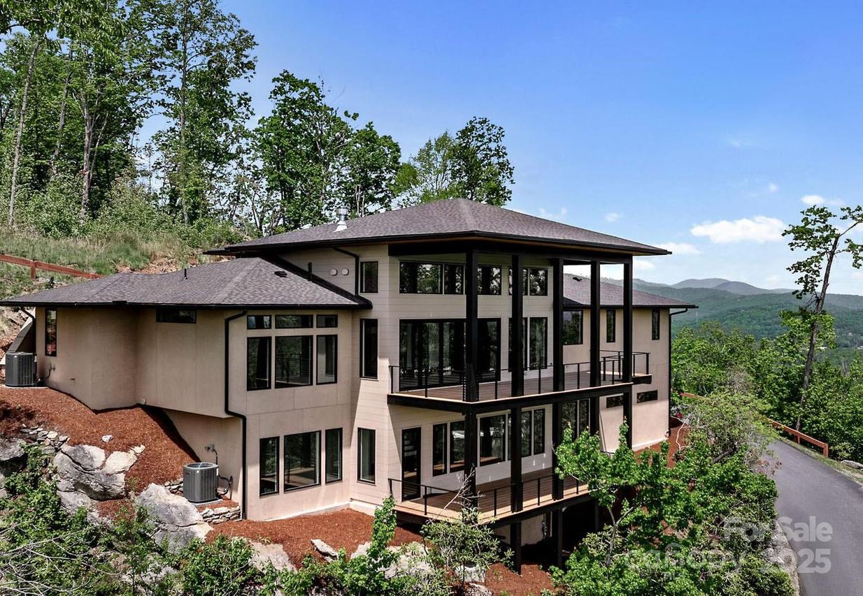 159 Marble Heights Tr., Hendersonville, NC 28791