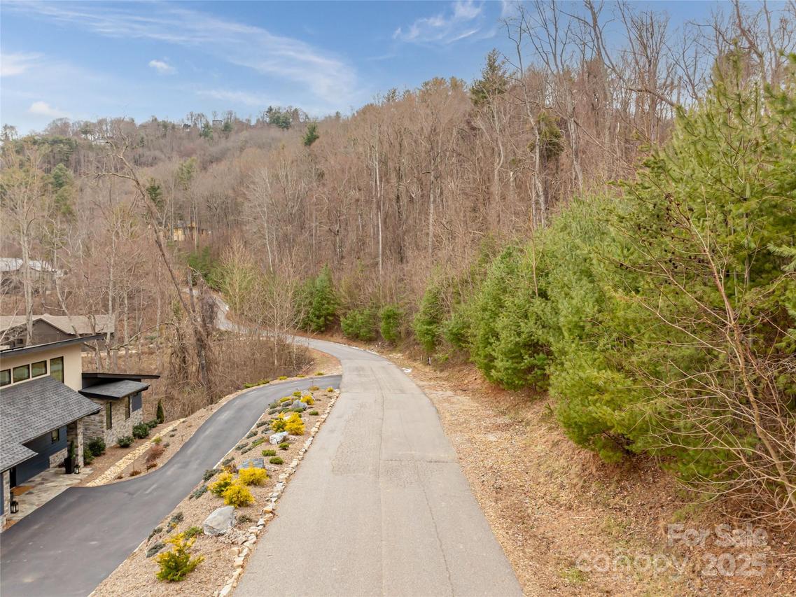 74 Longspur Ln., Asheville, NC 28804