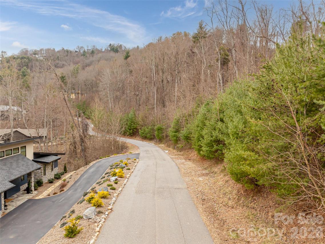 74 Longspur Ln., Asheville, NC 28804