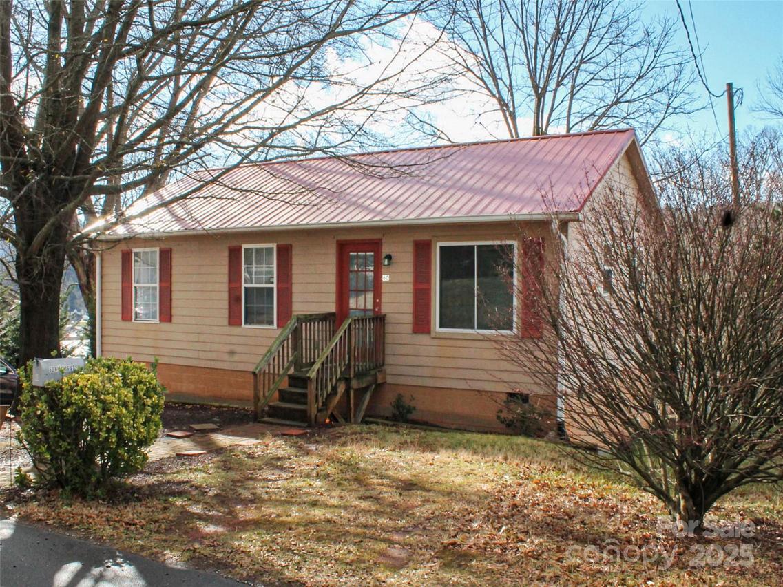 60 Wiggins St., Canton, NC 28716