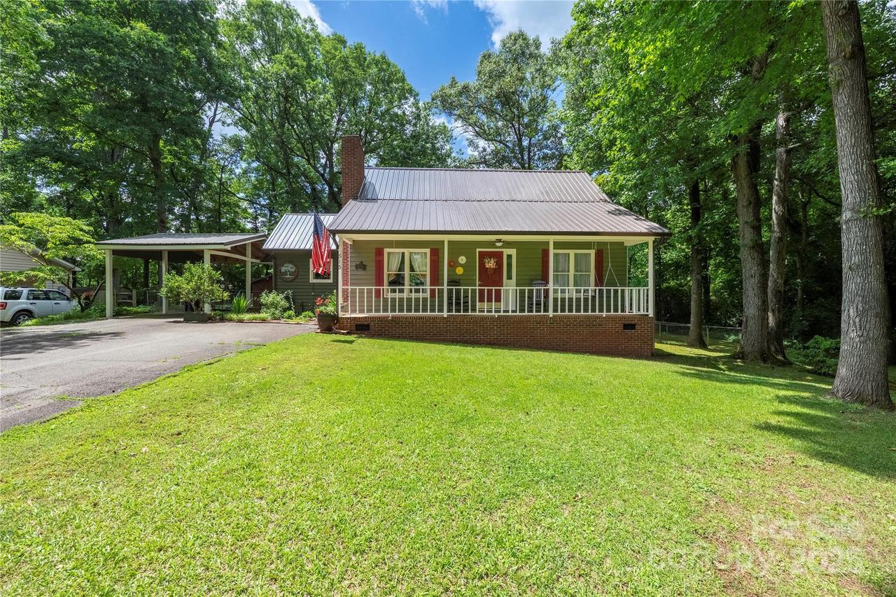 515 Holly Cir., Mount Holly, NC 28120