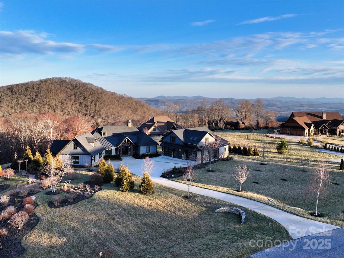 23 Thunder Mountain Rd., Hendersonville, NC 28792