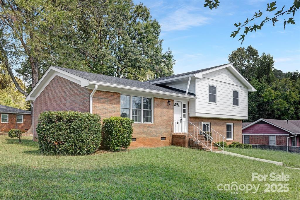 6762 Glenmoor Dr., Charlotte, NC 28214