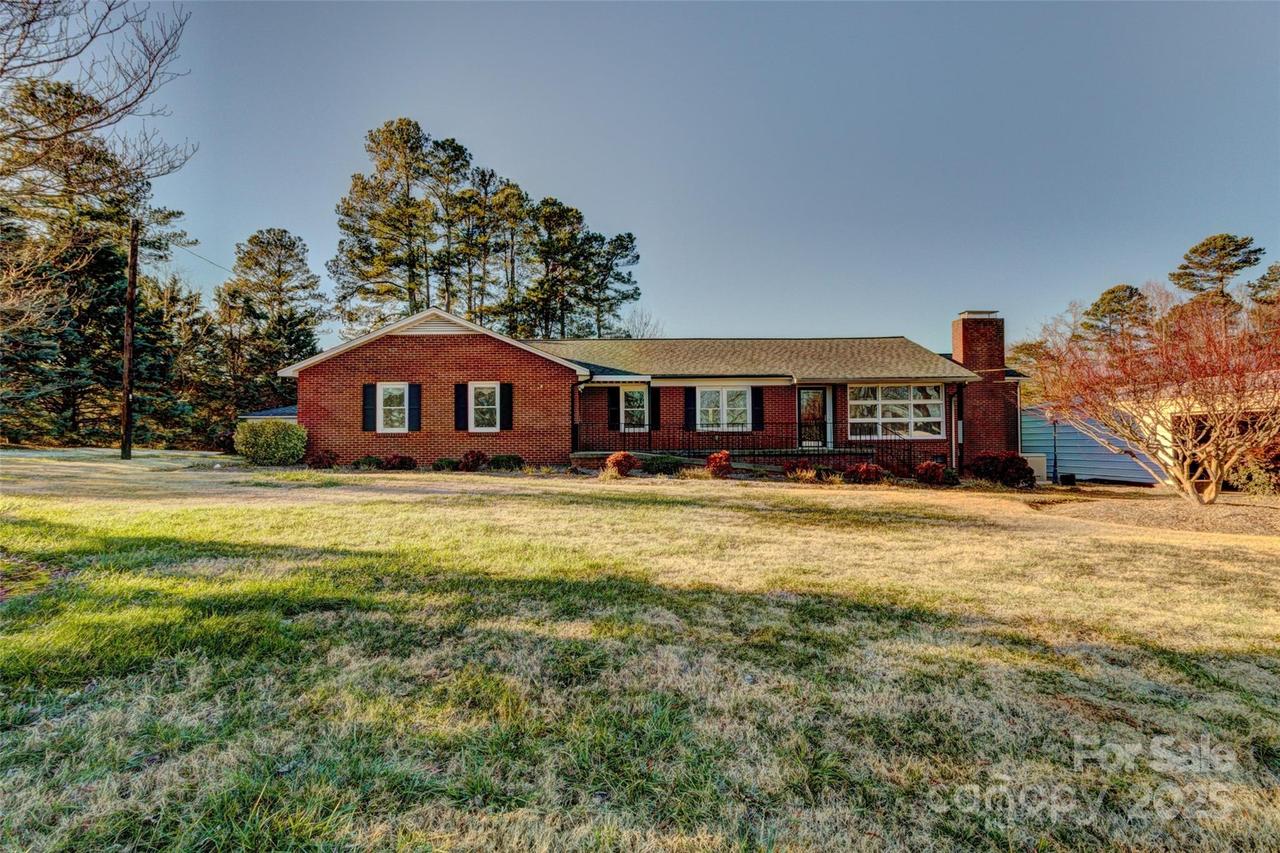 211 Roy Eaker Rd., Cherryville, NC 28021