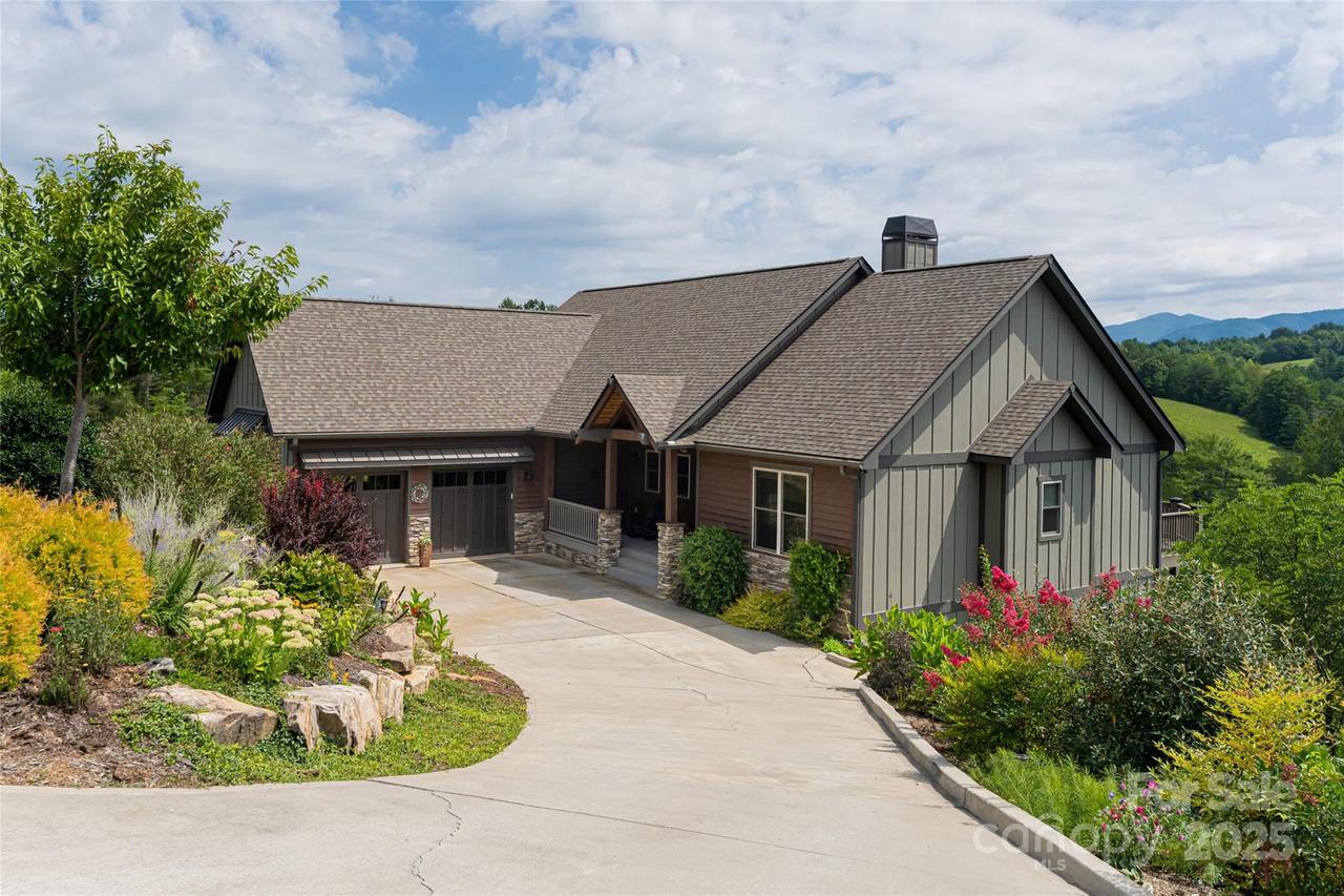 18 Gracie Ln., Weaverville, NC 28787