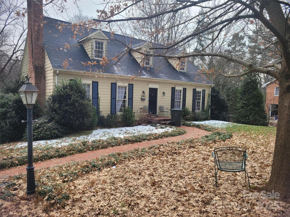 1346 5th Street Cir., Hickory, NC 28601