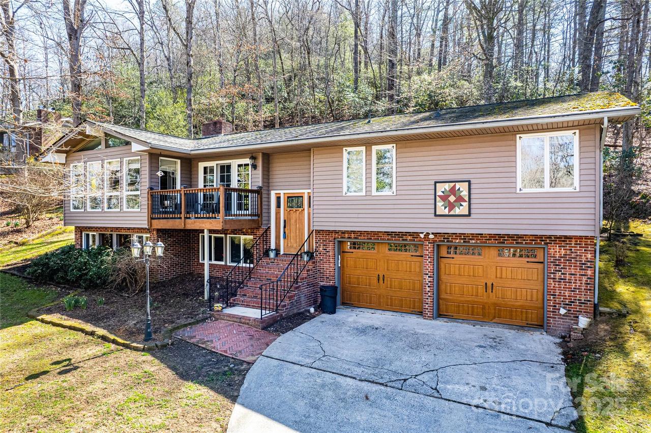 40 Lochencove Ridge Rd., Brevard, NC 28712