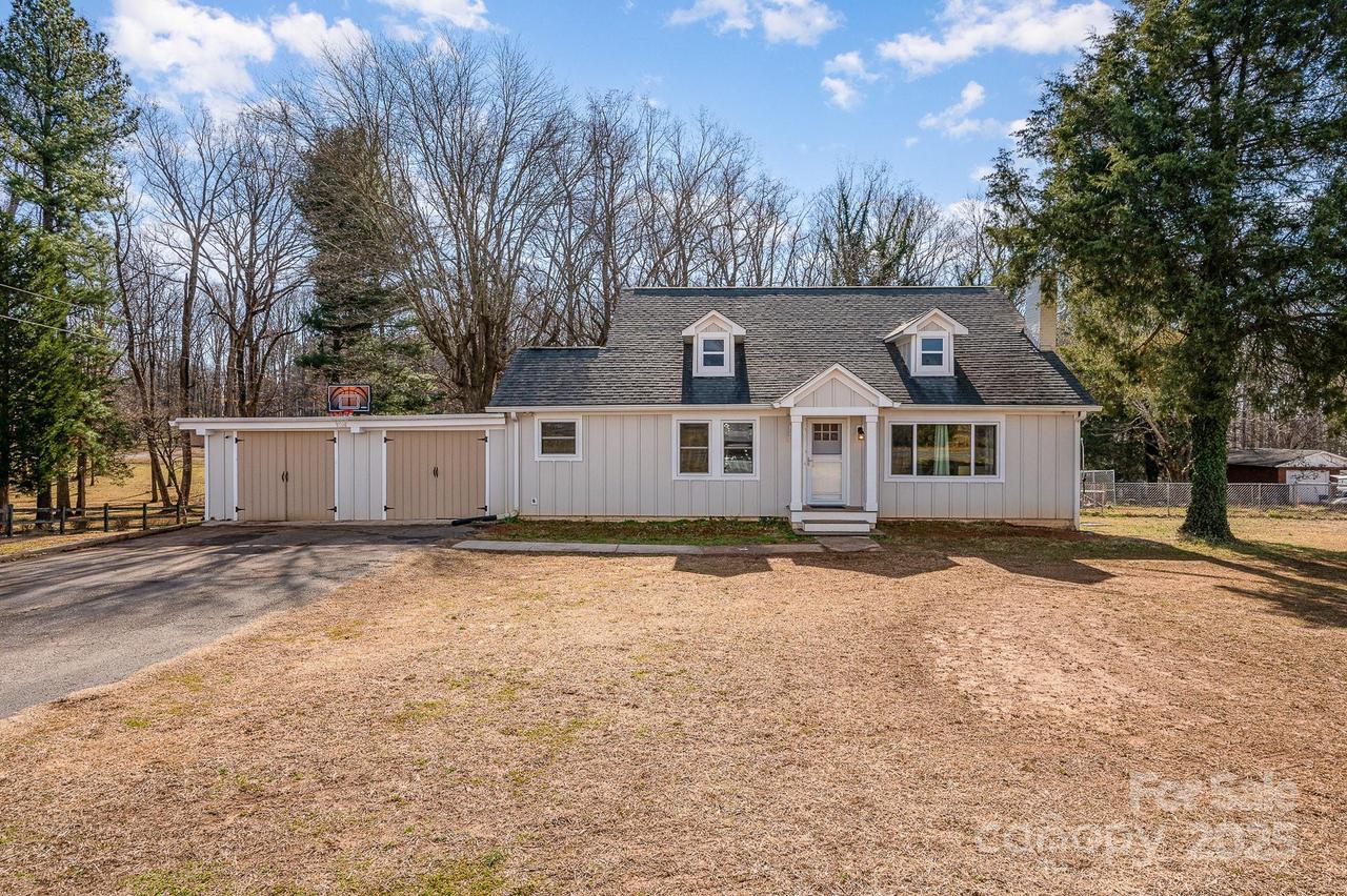 2752 Peachtree Rd., Statesville, NC 28625