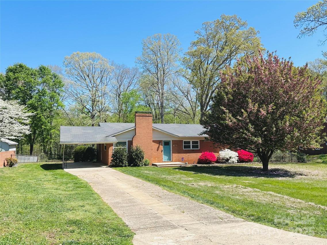 1160 NW 11th Street Cir., Hickory, NC 28601