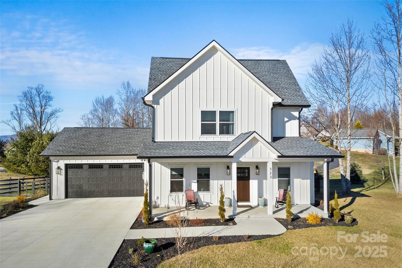 323 Eagles Eye Dr., Edneyville, NC 28792