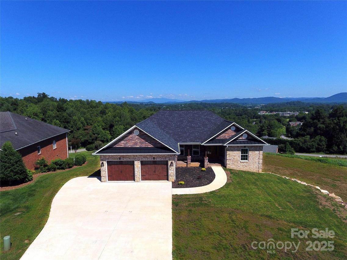 418 Huntington Woods St., Lenoir, NC 28645