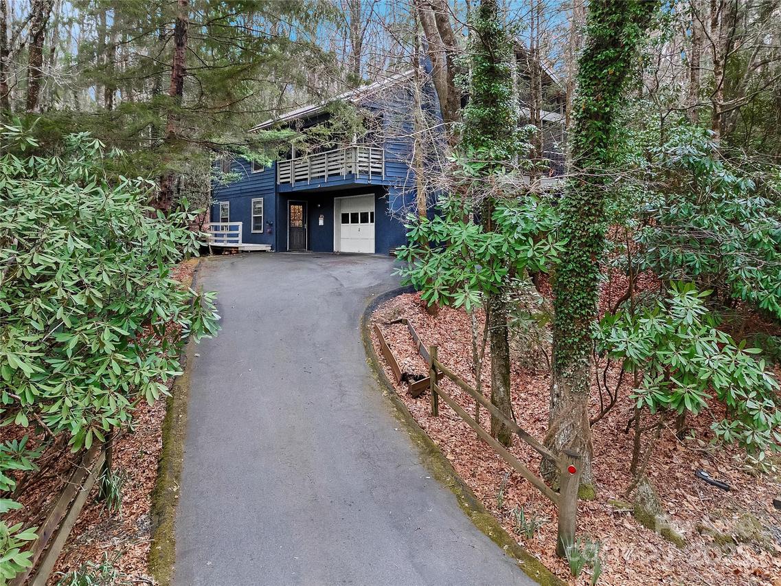 3703 Connestee Tr., Brevard, NC 28712