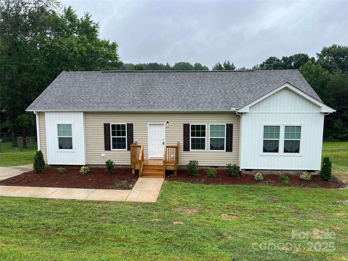 819 Wellwood Ave., Statesville, NC 28677