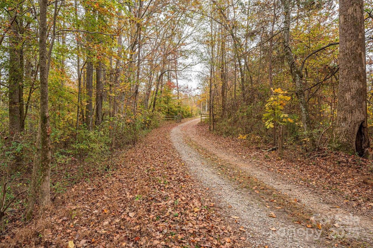 2073 Mauney Rd., Bessemer City, NC 28016