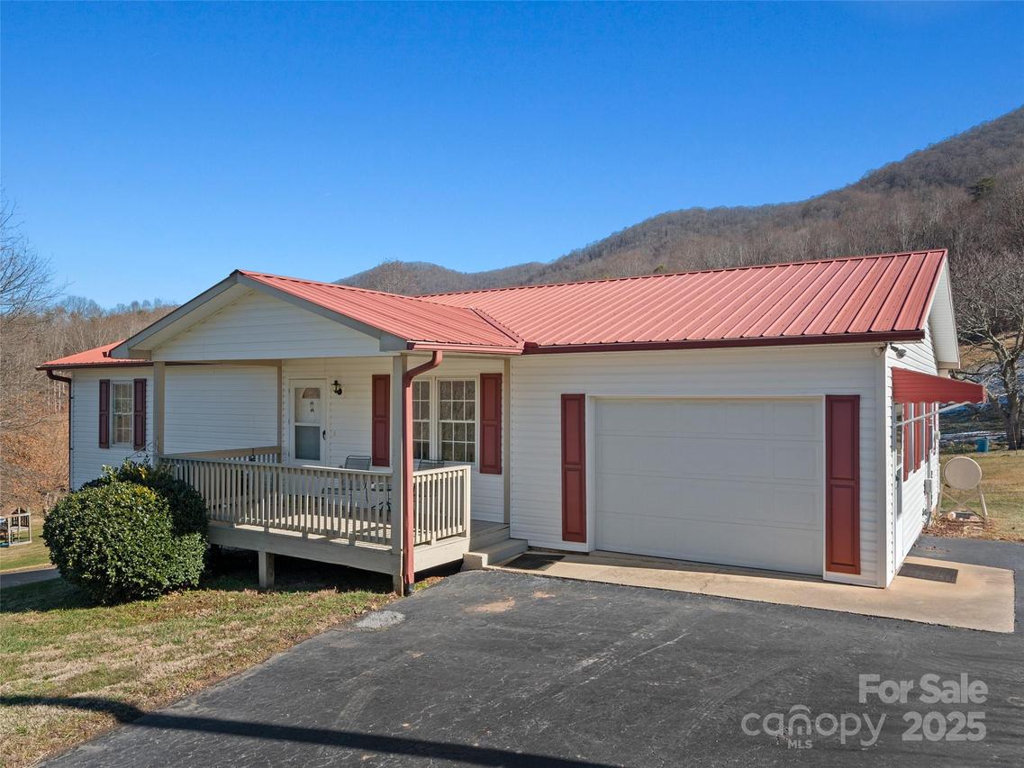 233 Elbert Burnett Rd., Canton, NC 28716