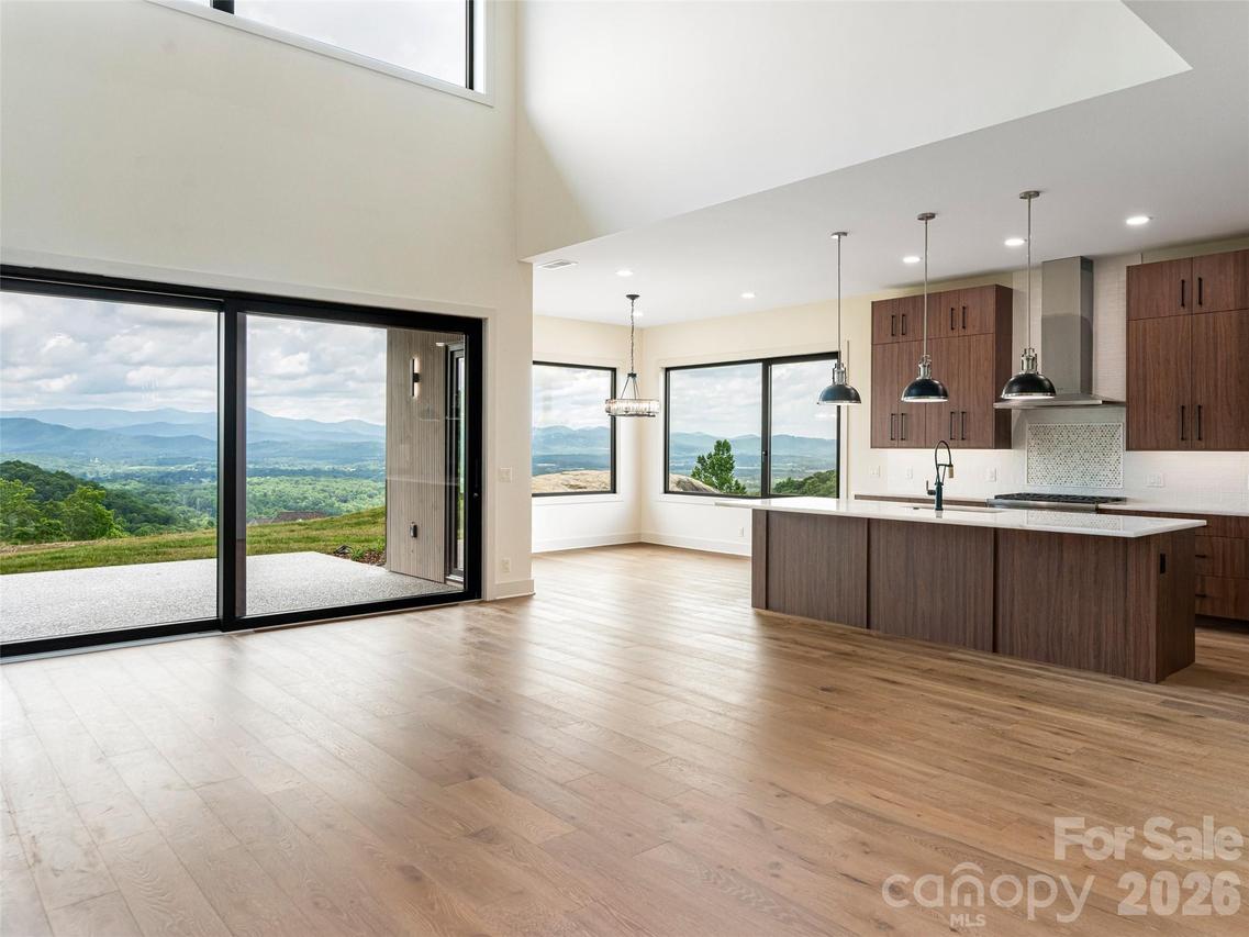 24 S Watchman Dr., Hendersonville, NC 28791