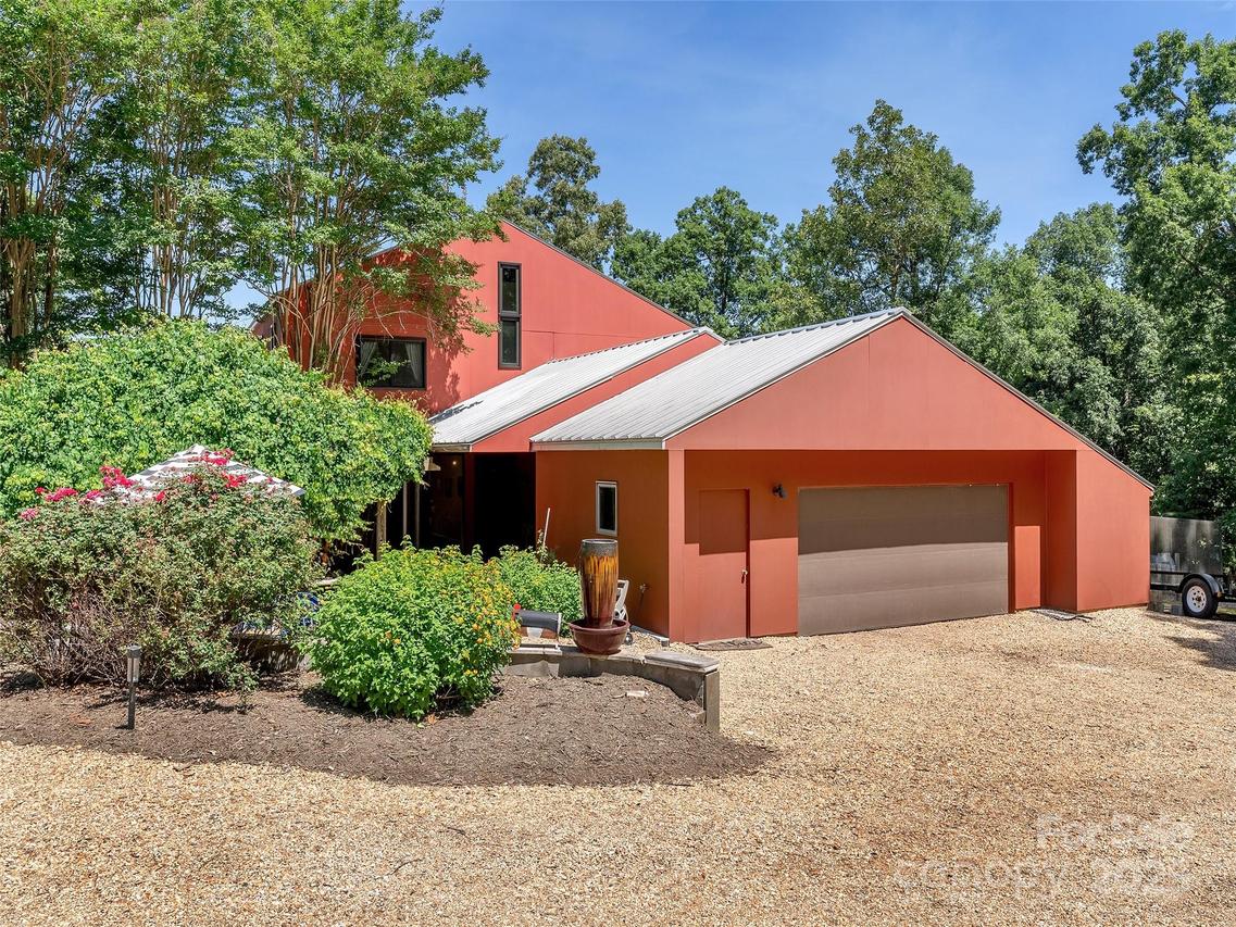 1130 Bent Oak Dr., Columbus, NC 28722