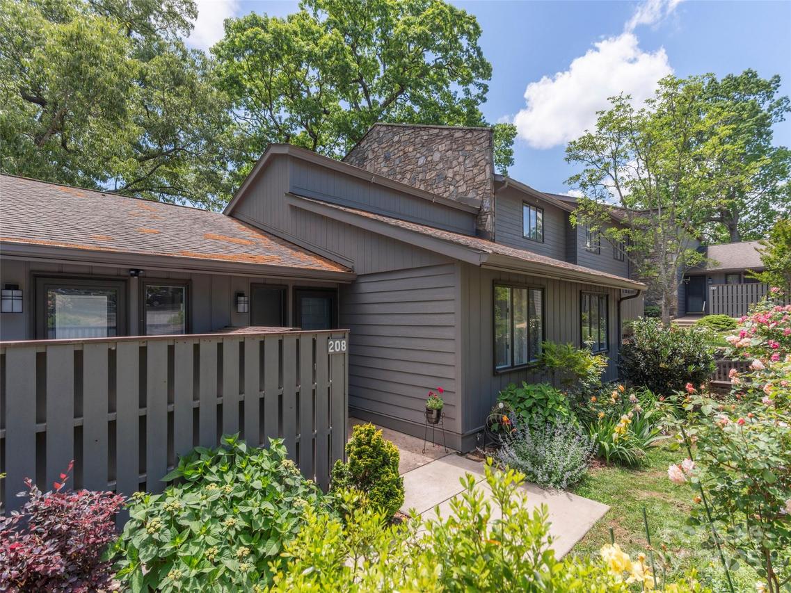 208 Crowfields Dr., Asheville, NC 28803