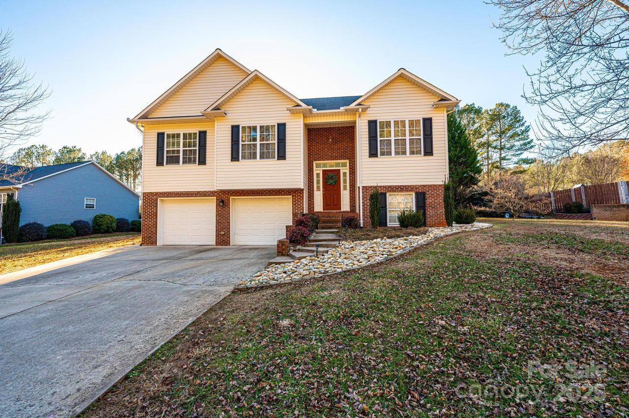 5241 Whitewater Dr., Hickory, NC 28601