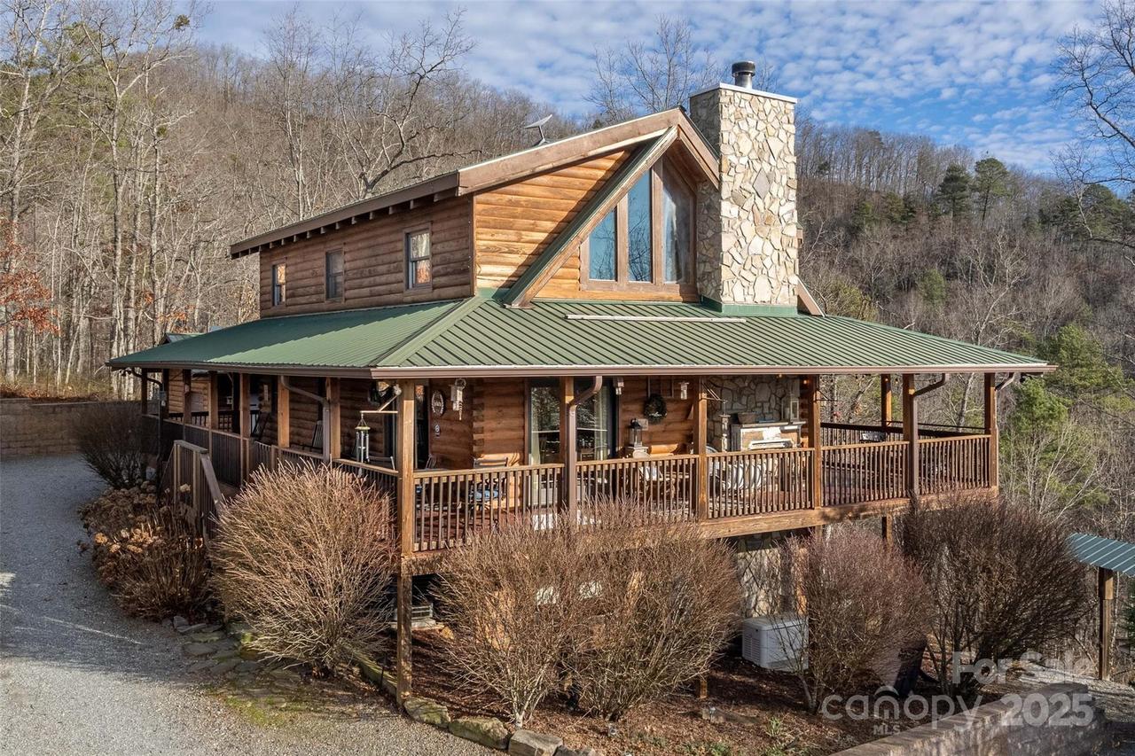 534 Eagles View Rd., Bryson City, NC 28713