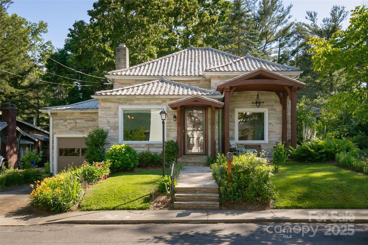 125 Church St., Black Mountain, NC 28711