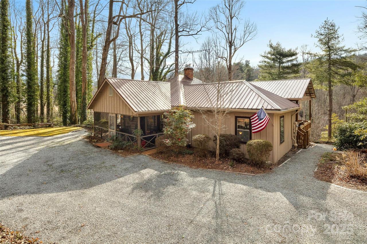 218 Old Macedonia Rd., Saluda, NC 28773