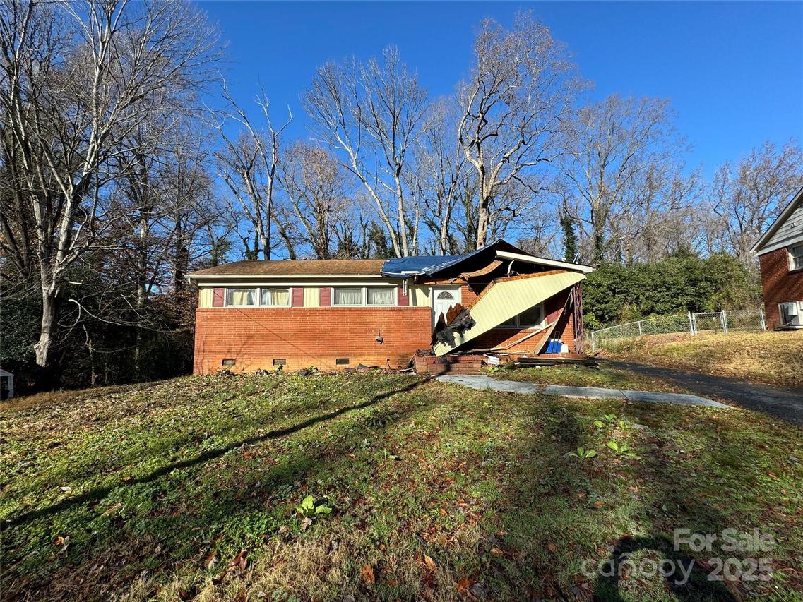 1016 Bramble Pl., Charlotte, NC 28208
