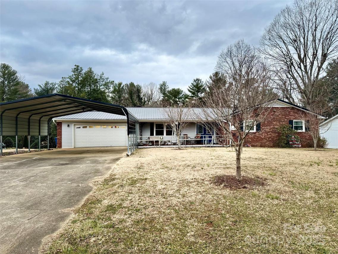 521 Circle Dr., Hudson, NC 28638