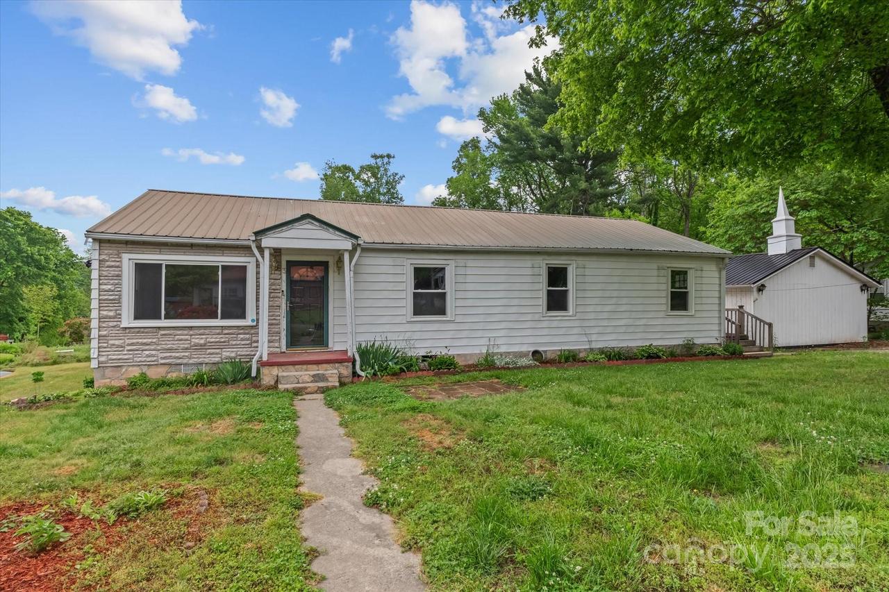 3 Westwood Ave., Thomasville, NC 27360