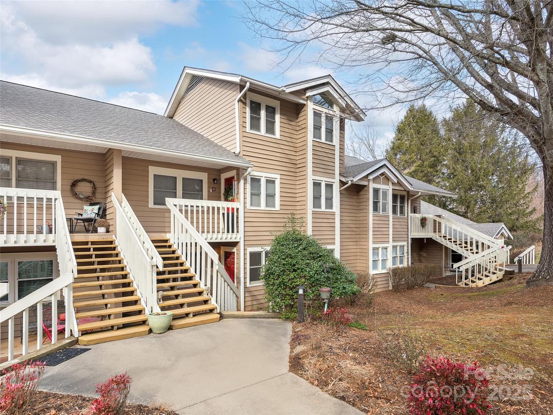3 Creekside Ln., Asheville, NC 28803