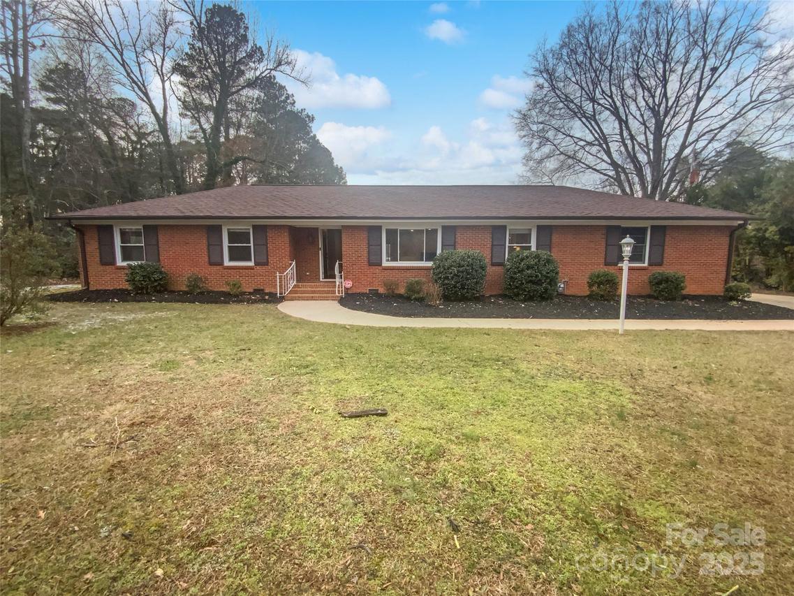 4616 Whispering Oaks Dr., Charlotte, NC 28213