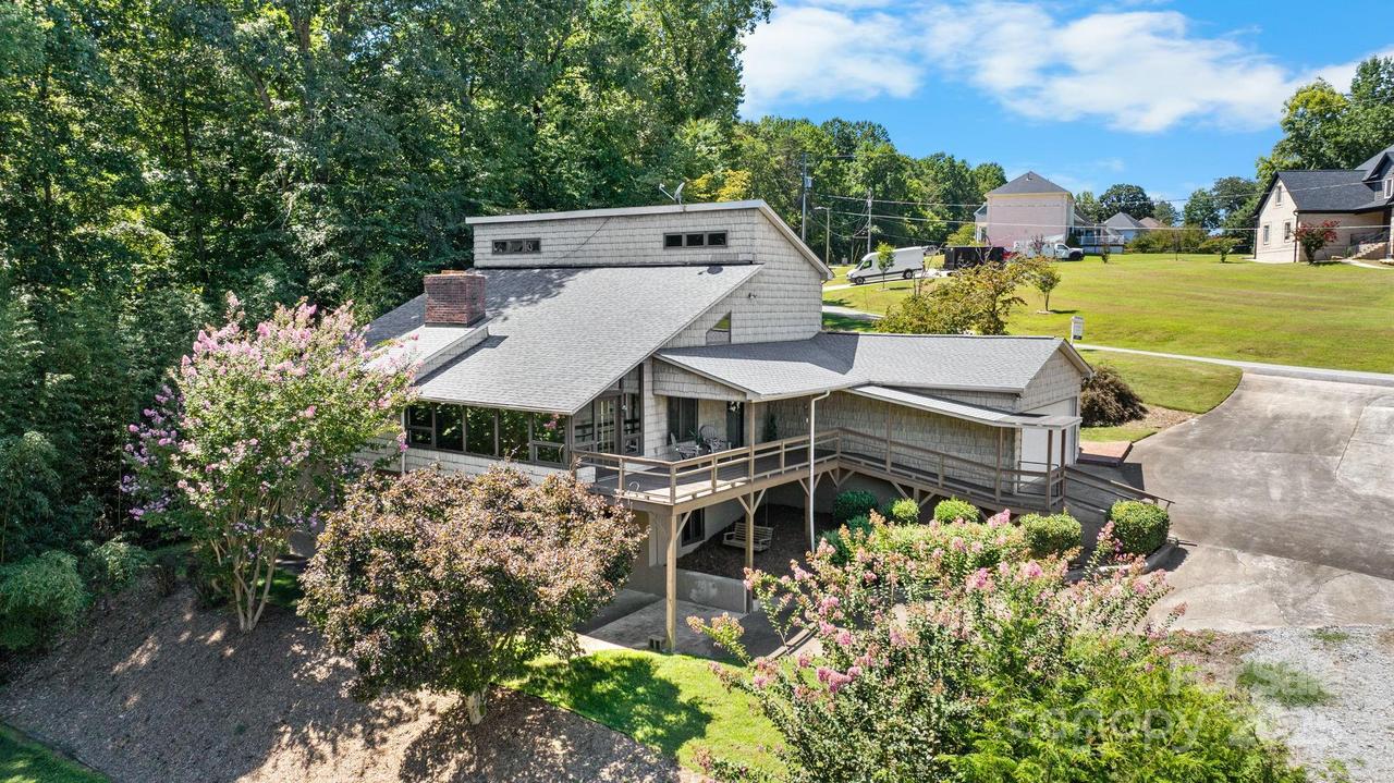 3910 6th St., Hickory, NC 28601
