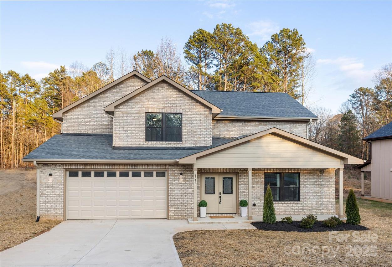 1938 Grace Ln., Charlotte, NC 28262