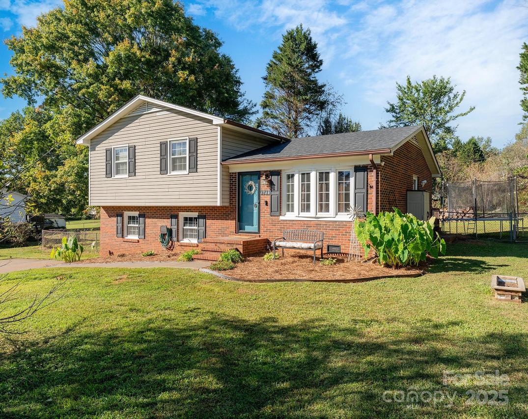 5933 Cutters Creek Ct., Pfafftown, NC 27040