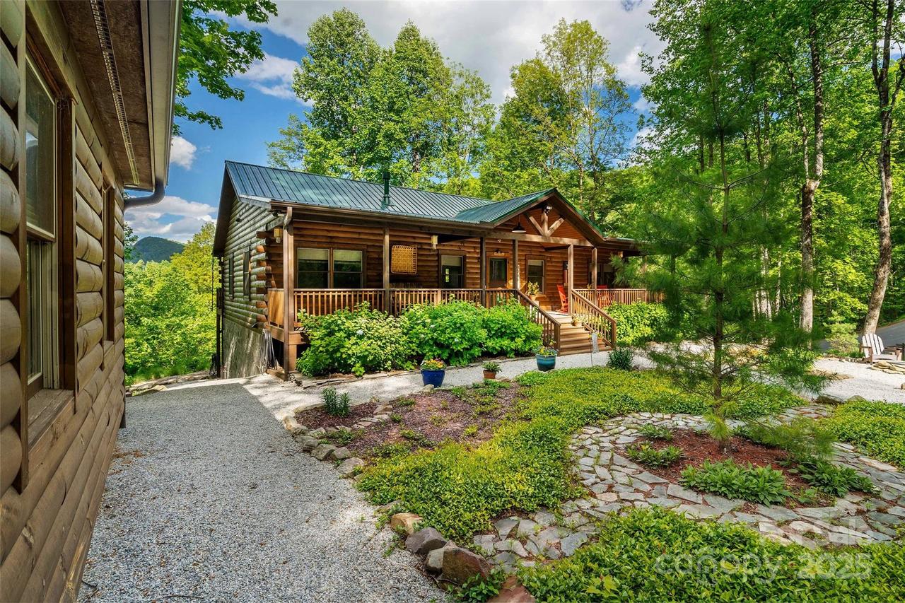 108 Oak Winds Dr. #202S, Old Fort, NC 28762