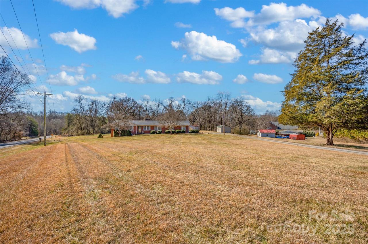 421 Wood Bridge Rd., Statesville, NC 28625