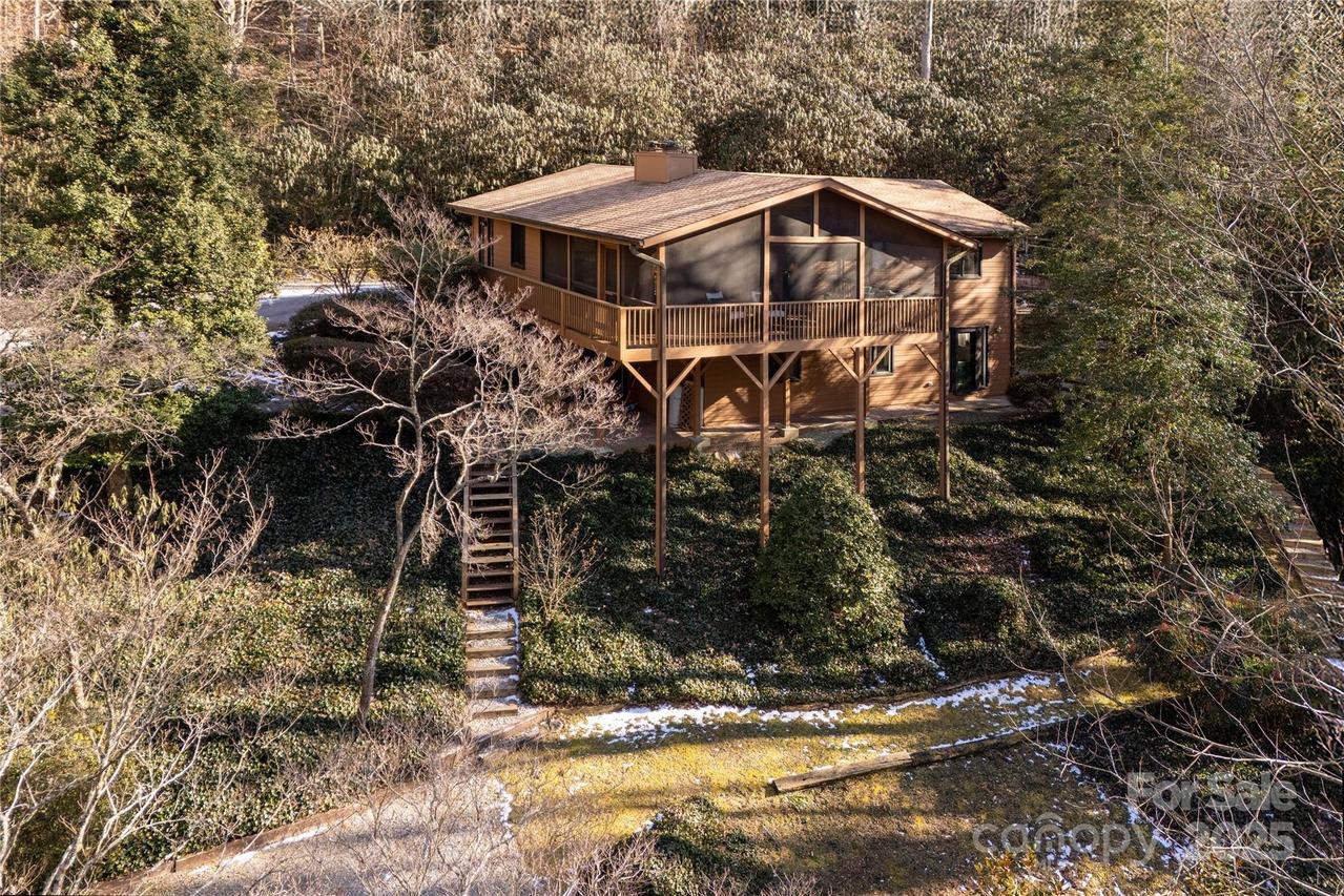 8 Priscilla Ln., Penrose, NC 28766