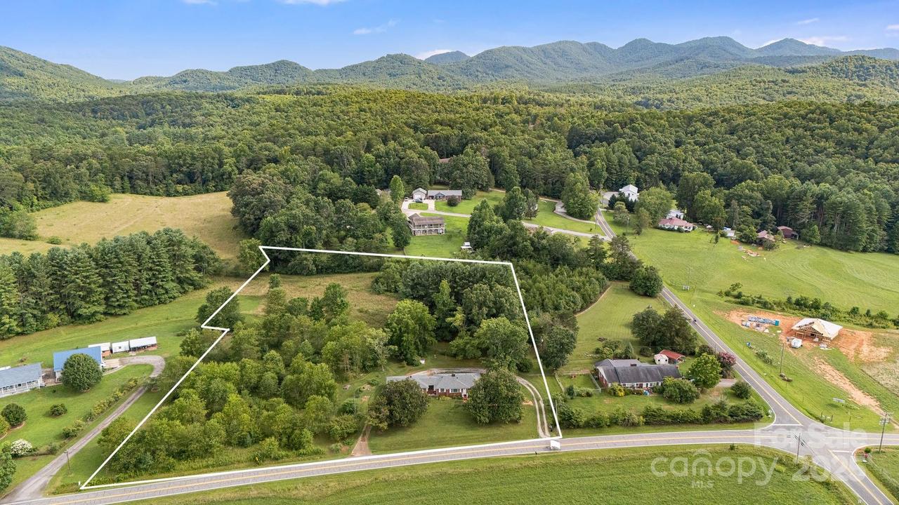 1694 Mud Cut Rd., Marion, NC 28752