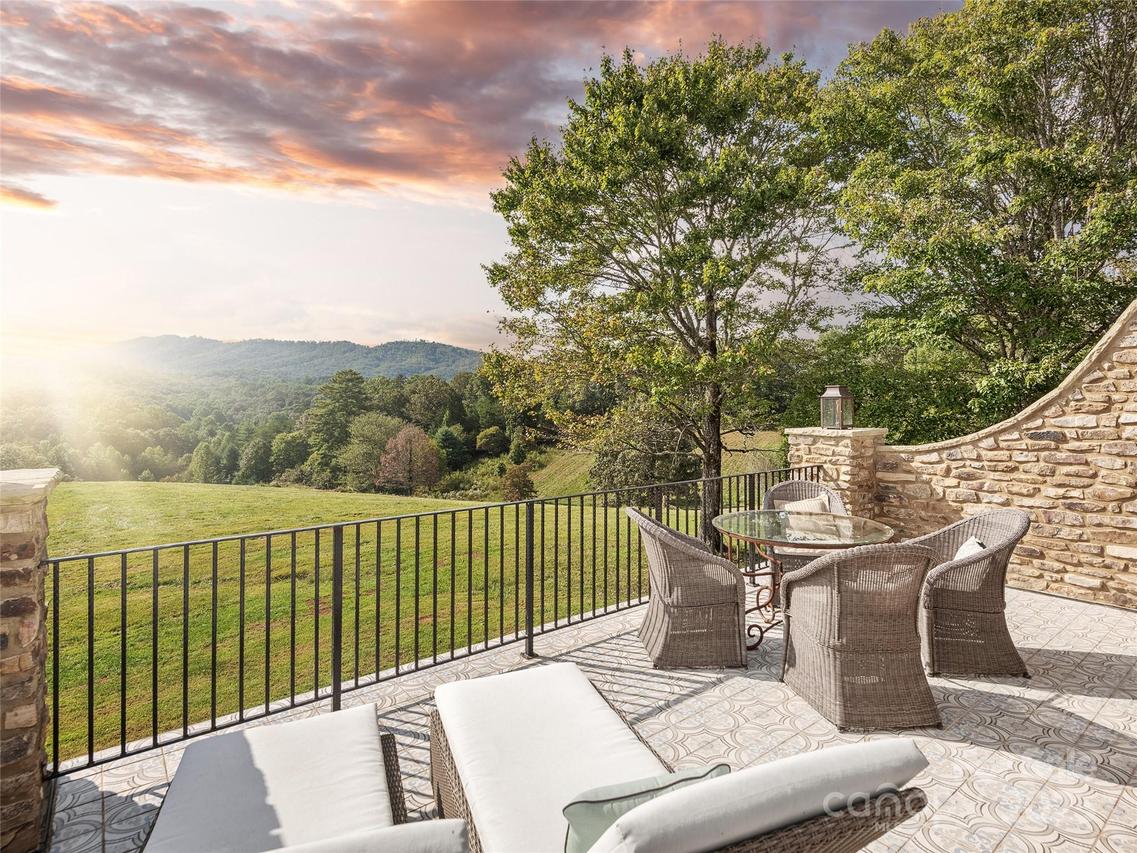 4546 Pine Log Rd., Brasstown, NC 28902