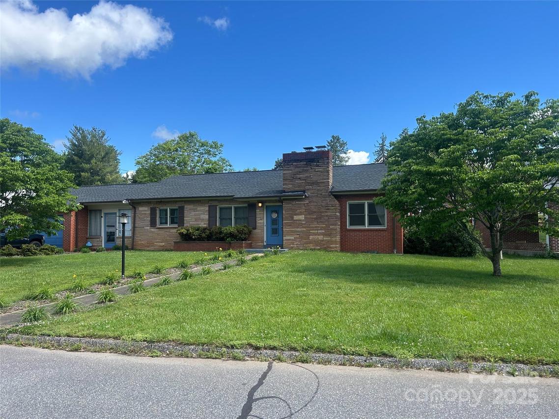 171 Broad St., Marion, NC 28752