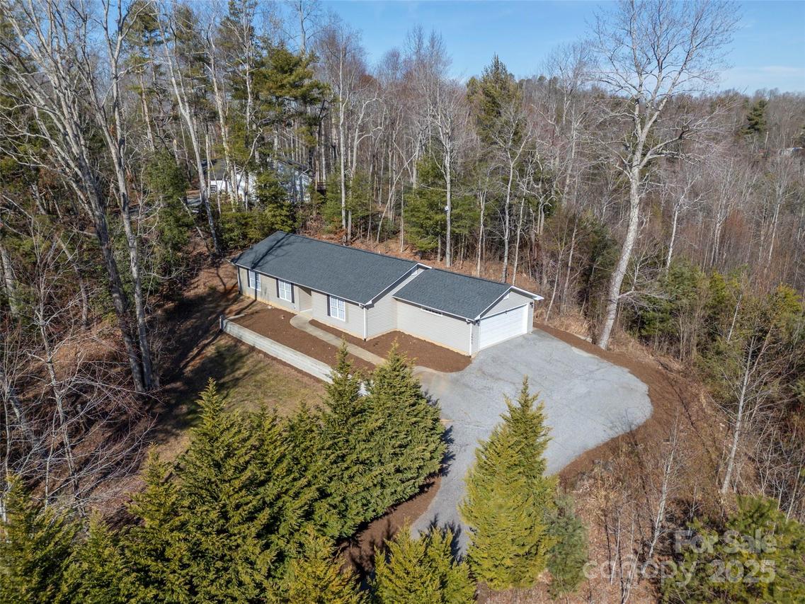 1077 Summit Springs Dr., Flat Rock, NC 28731