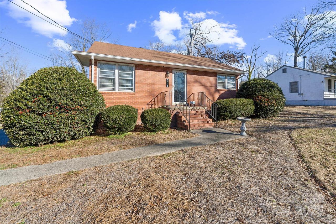 206 Mendenhall Rd., Jamestown, NC 27282
