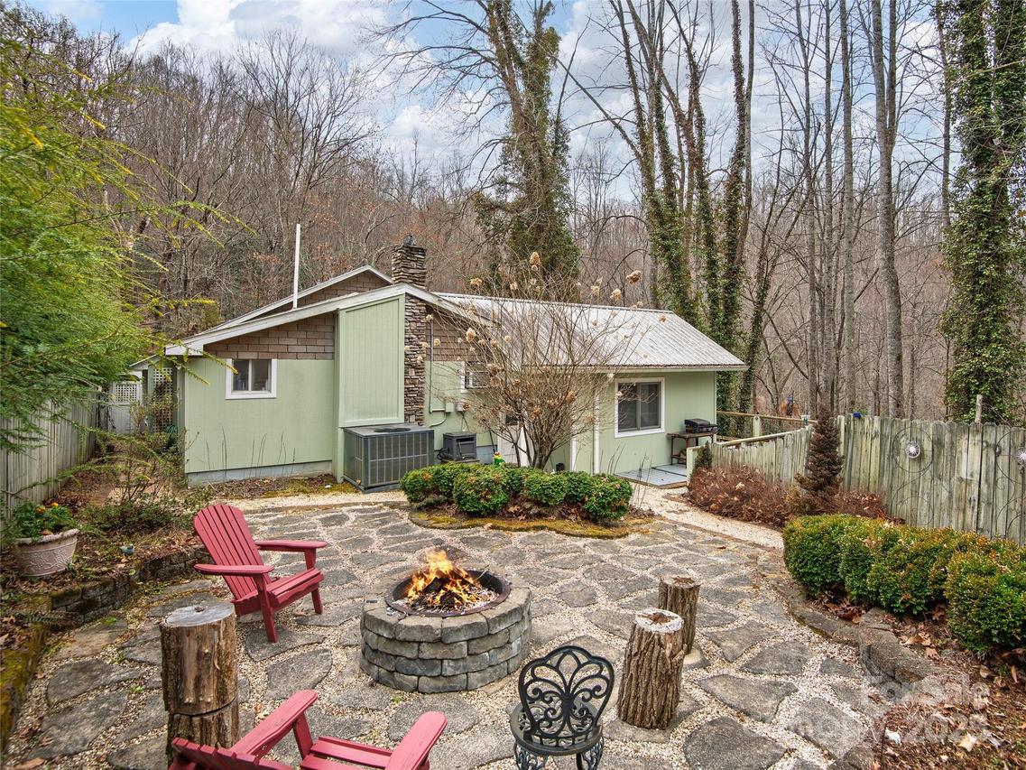897 Dark Ridge Rd., Sylva, NC 28779