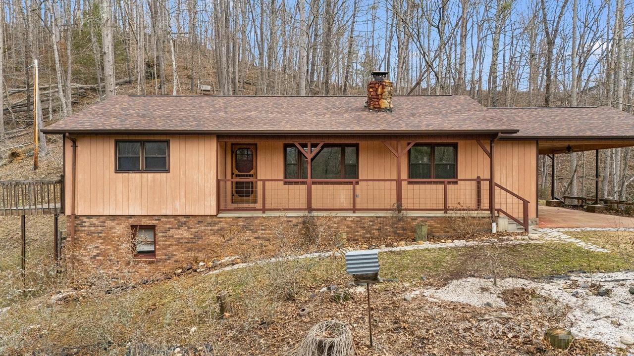 1185 Roses Branch Rd., Green Mountain, NC 28740