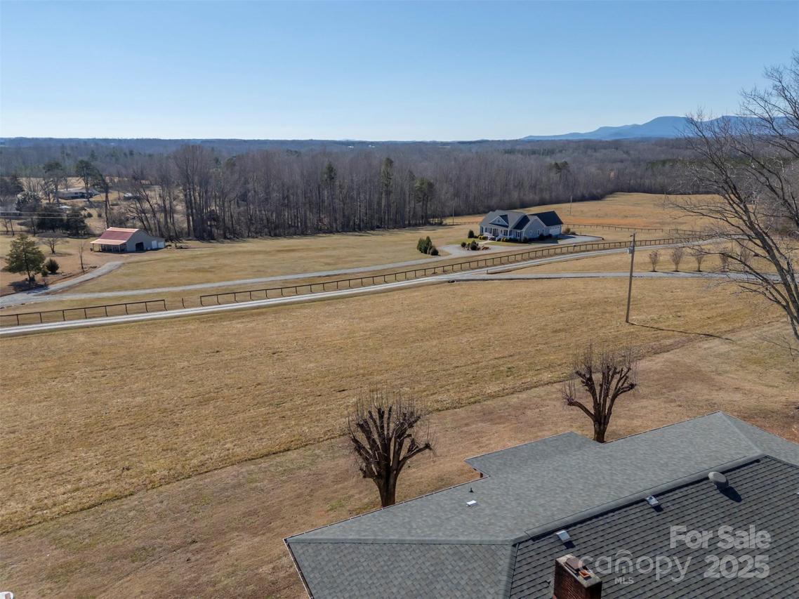 156 Eagle Nest Rd., Columbus, NC 28722